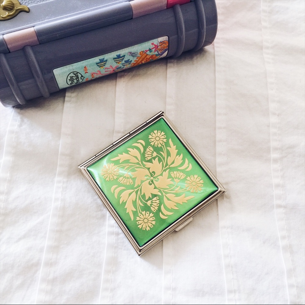 Floral Compact Mirror - Picture 3 of 3